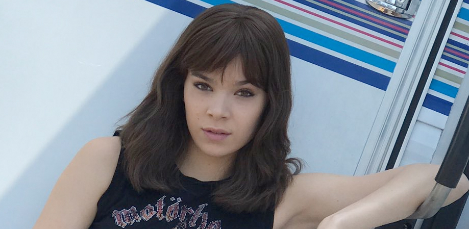 See The First Photo Of Hailee Steinfeld In Bumblebee The Transformers Spin Off