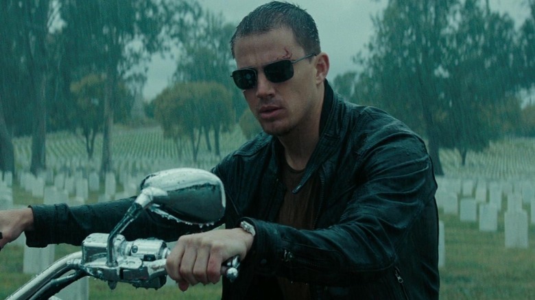 Channing Tatum's Duke wearing sunglasses and sitting on a motorbike in G.I. Joe: The Rise of Cobra