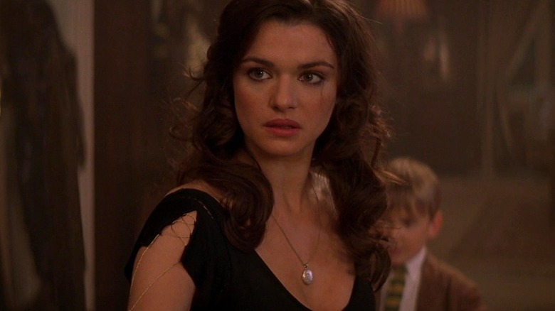 Rachel Weisz as Evelyn O'Connell staring ahead in The Mummy Returns