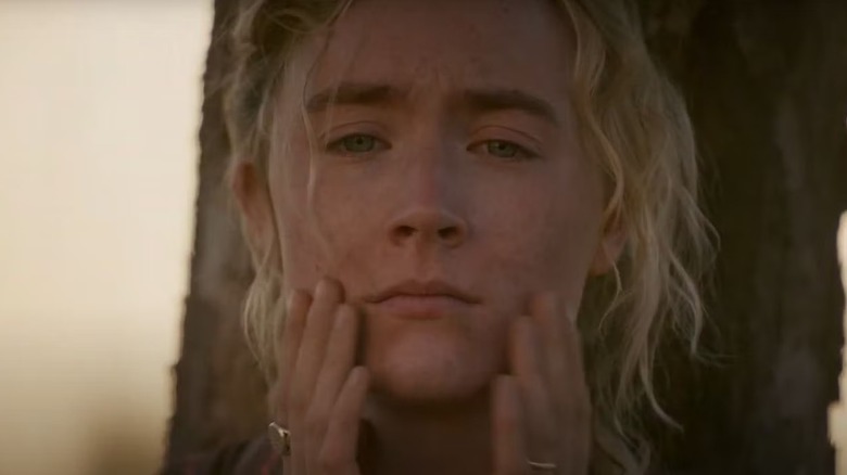 Hen (Saoirse Ronan) touches her face in Foe