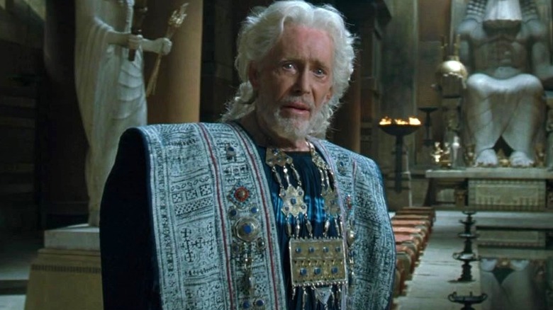 Peter O'Toole stands in front of statues as Priam in Troy