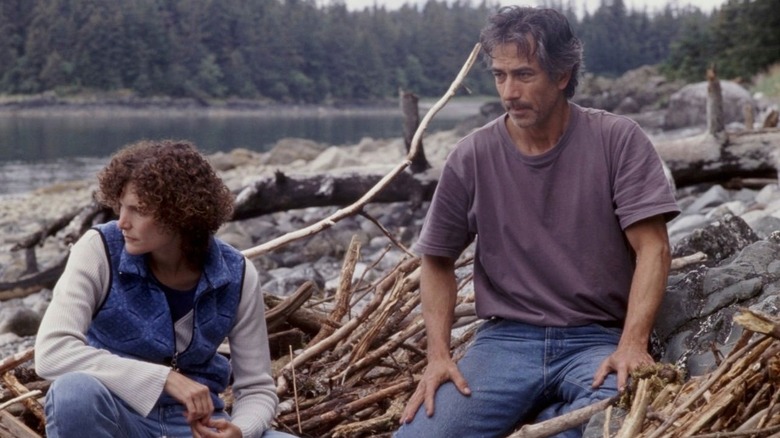 Mary Elizabeth Mastrantonio as Donna and David Strathairn as Joe by the river in Limbo