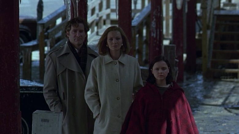 Ben, Elena, and Wendy standing together at a train station in The Ice Storm