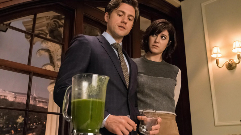 Aaron Tveit and Mary Elizabeth Winstead as Gareth and Laural, looking down at blended green juice on Brain Dead