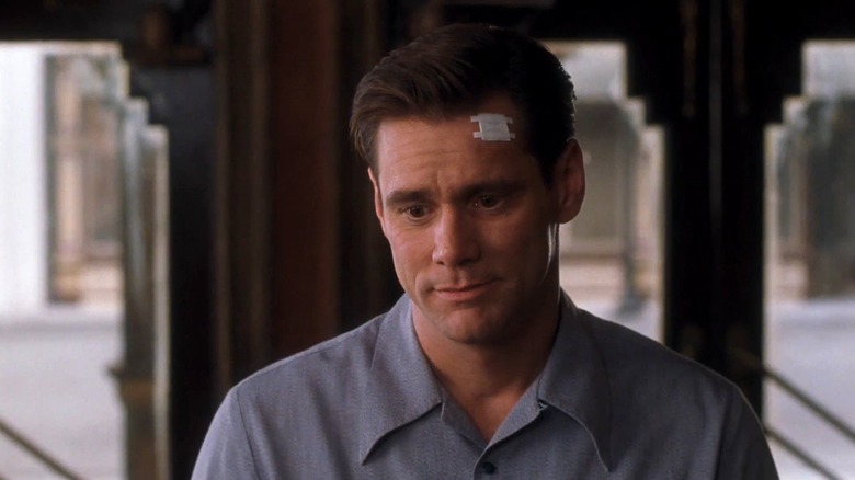 Jim Carrey as Peter Appleton with a bandage on his head and looking down in The Majestic