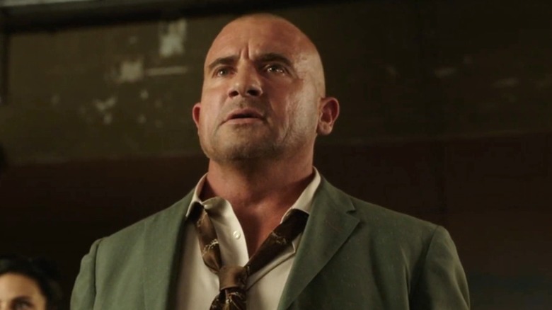 Dominic Purcell as Mick Rory looking up in Legends of Tomorrow