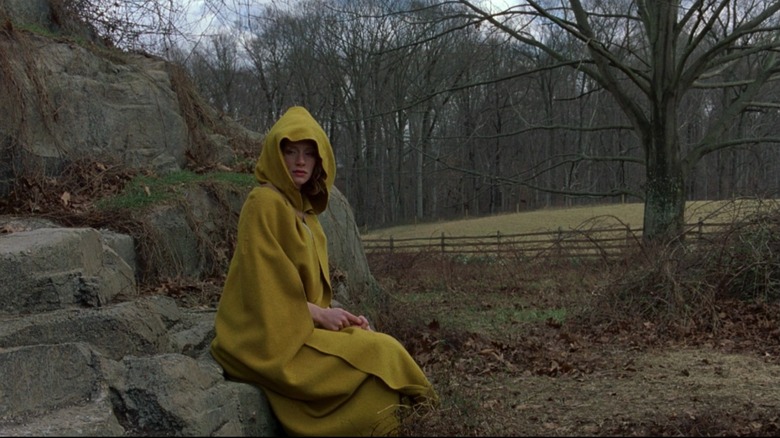 Bryce Dallas Howard as Ivy in a yellow cloak in The Village