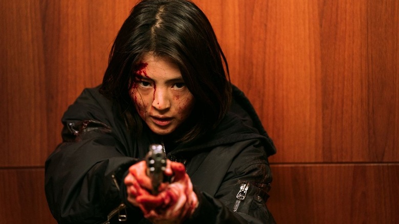 A bloodied Yoon Ji-woo (Han So-hee) aims a revolver in My Name