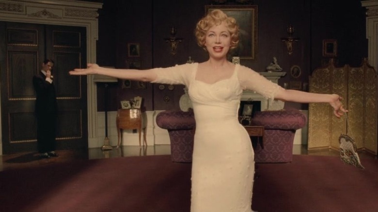 Michelle Williams plays Marilyn Monroe acting