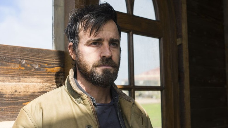 Justin Theroux standing The Leftovers