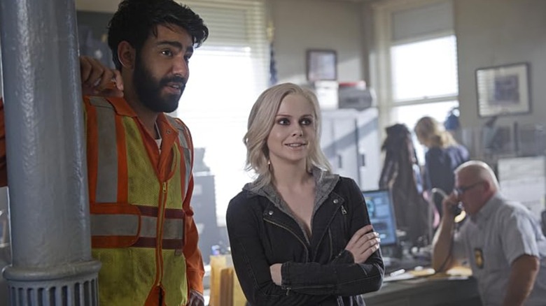 Rahul Kohli's Ravi and Rose McIver's Liv chatting in a police station in iZombie