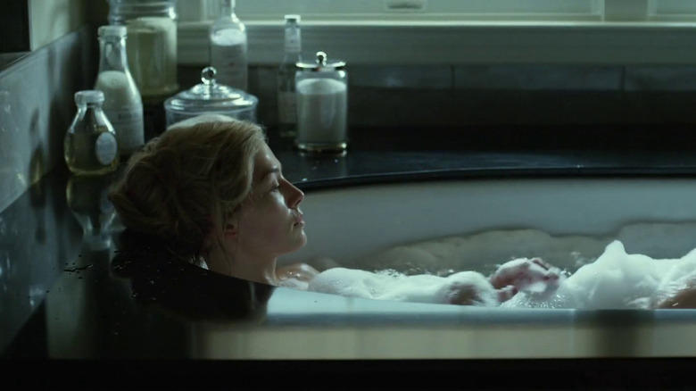 Amy se ahoga en el baño Gone Girl