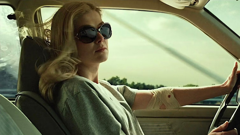 Amy driving car arm bandaged Gone Girl