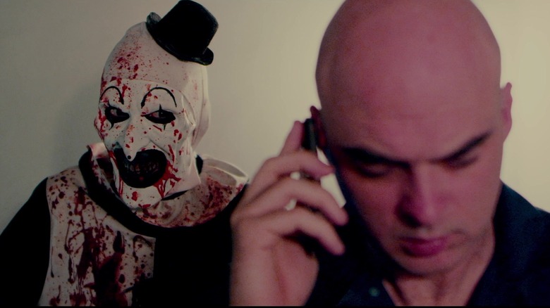 Art menaces an exterminator in Terrifier