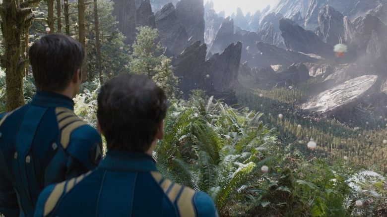 Kirk and Chekov scanning planet Altamid in Star Trek Beyond