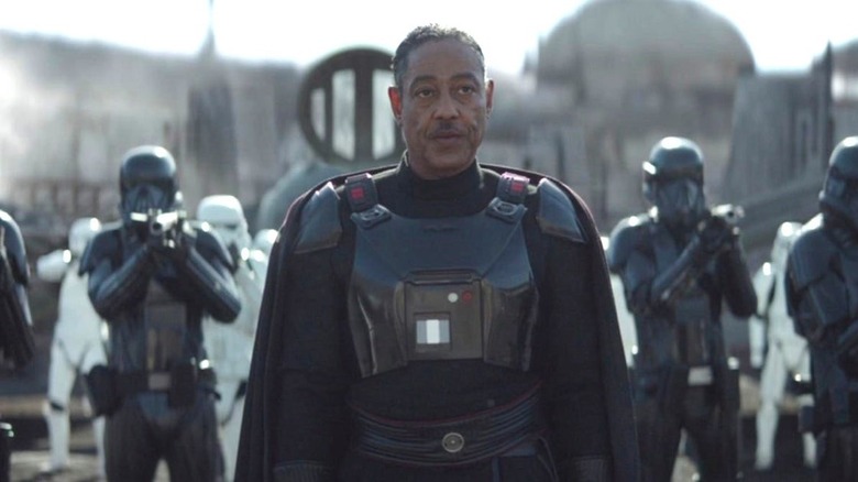 Giancarlo Esposito Moff Gideon black armor