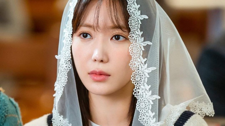 Oh Woo-ri (Im Soo-hyang) wears a bridal veil in Woori the Virgin