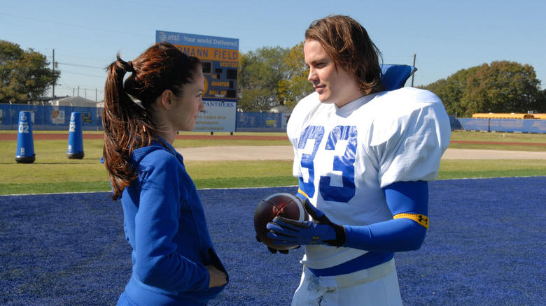 Tim Riggins (Taylor Kitsch) and Lyla Garrity (Minka Kelly) on the football field in Friday Night Lights