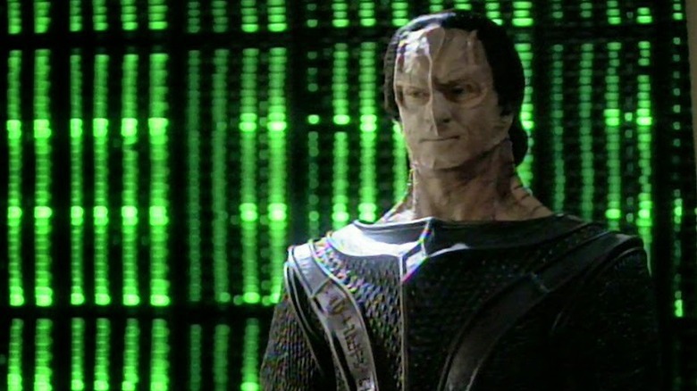 Dukat boards DS9