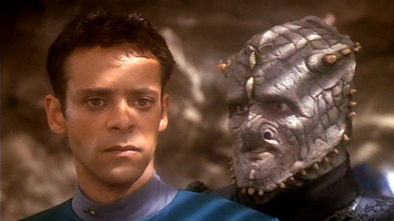 Bashir questioned by Jem'Hadar