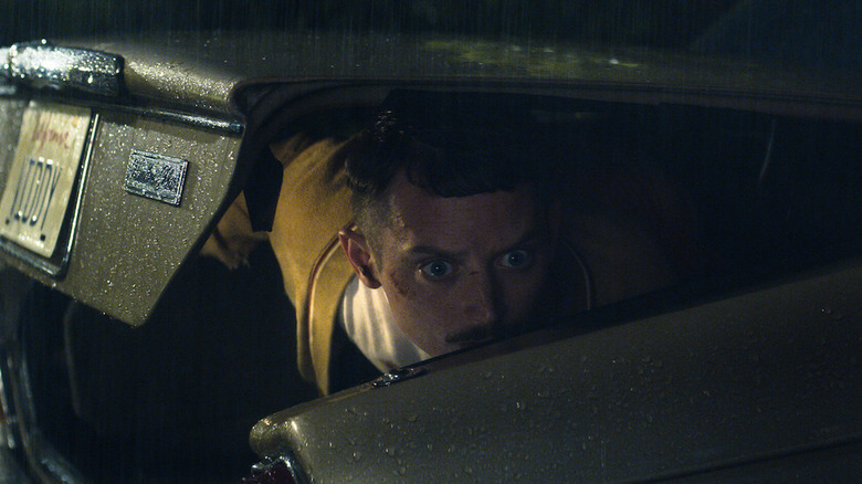 Elijah Wood hiding