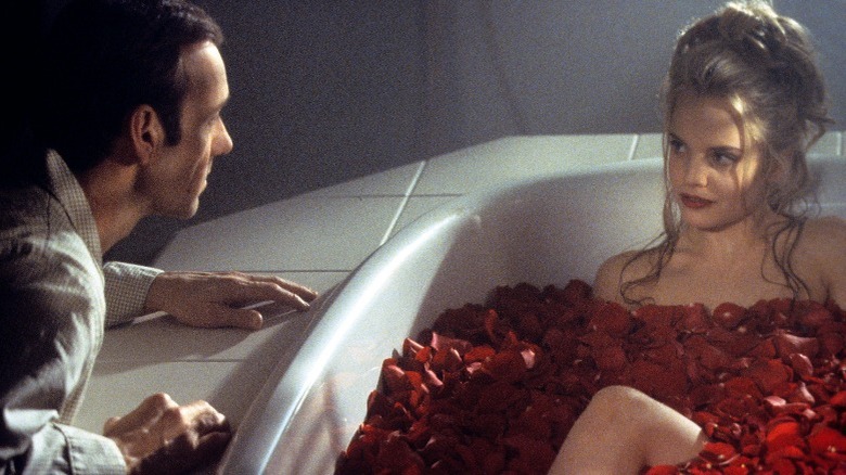 Kevin Spacey and Mena Suvari in bathtub