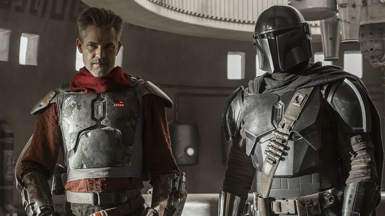 Cobb Vanth and Din Djarin talking in The Mandalorian