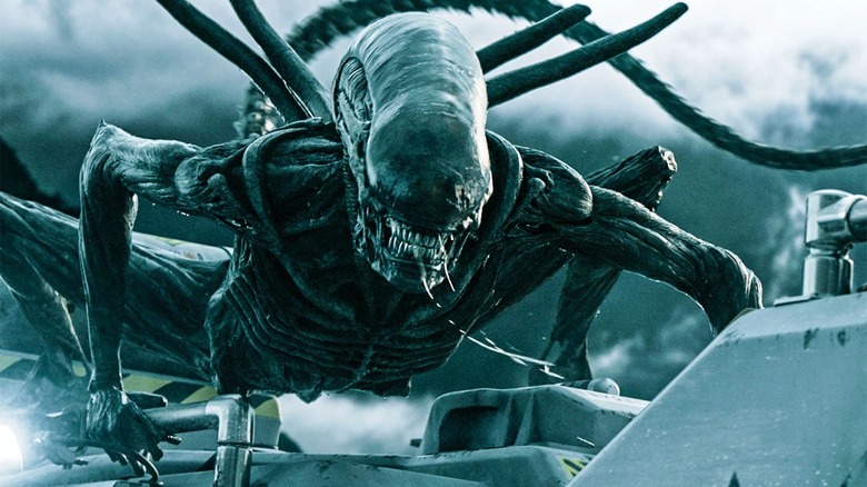 Xenomorph attached to ship's external frame in Alien: Covenant