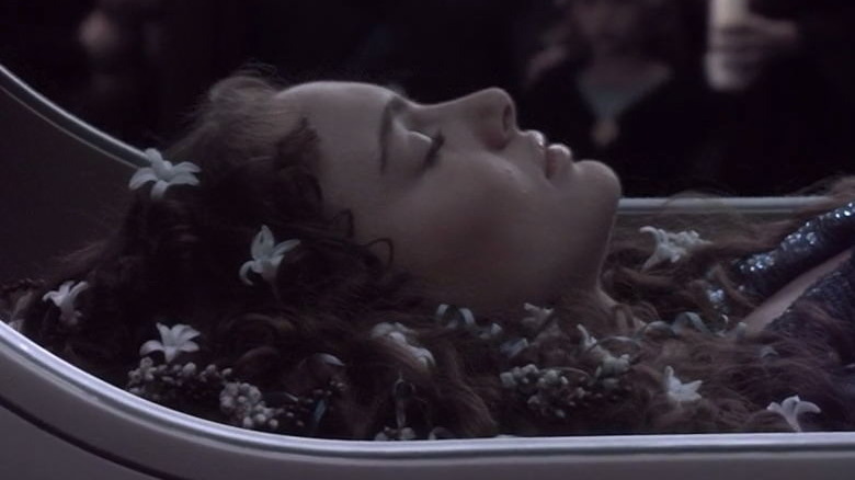 Padmé in her casket