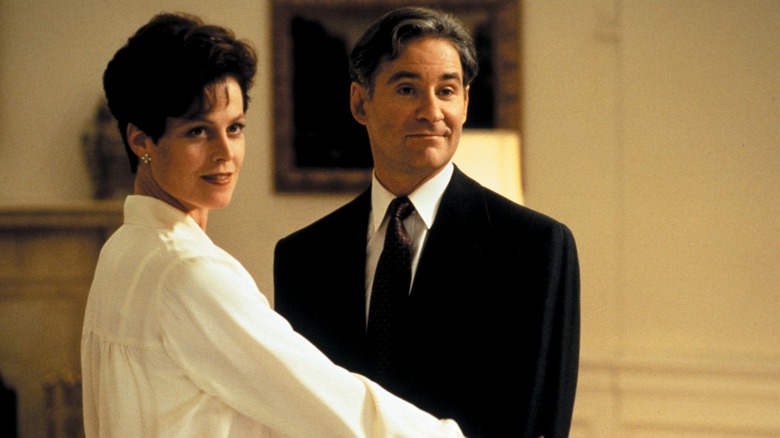 Sigourney Weaver and Kevin Kline in "Dave"