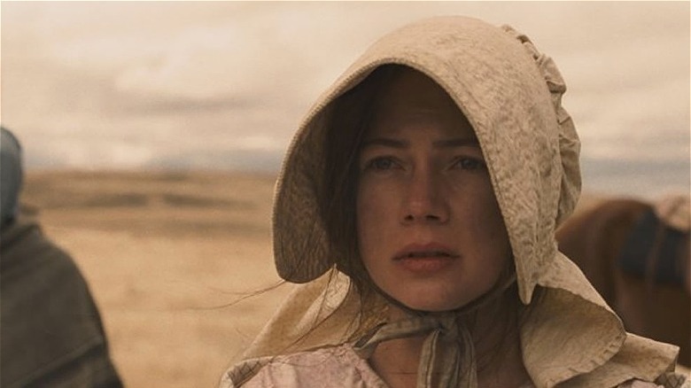 Michelle Williams wearing bonnet in Meek's Cutoff