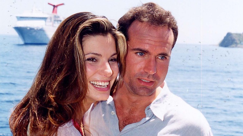 Sandra Bullock and Jason Patric in front of a cruise ship on the water