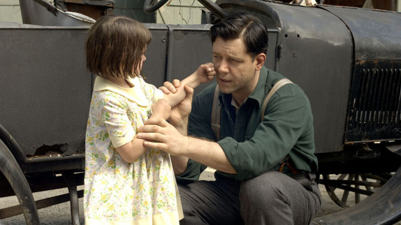 Russell Crowe as James J. Braddock teaches his daughter to box in Cinderella Man