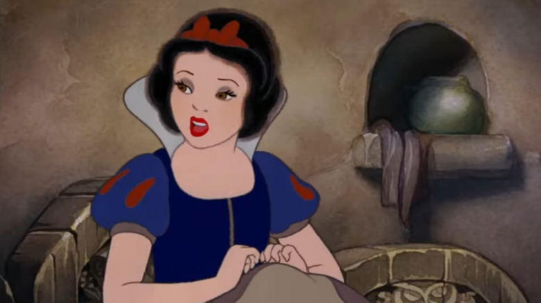 Snow White singing