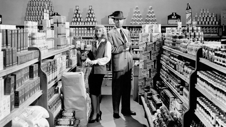 Barbara Stanwyck and Fred MacMurray in supermarket Double Indemnity