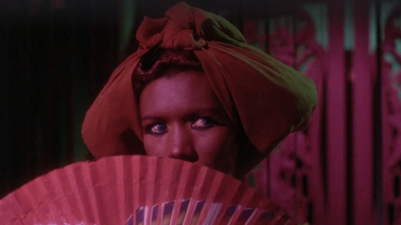 Katrina (Grace Jones) holding fan in Vamp.