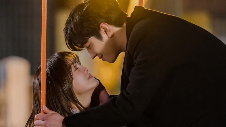 Kang Tae-moo (Ahn Hyo-seop) leans to kiss Shin Ha-ri (Kim Se-jeong) in Business Proposal