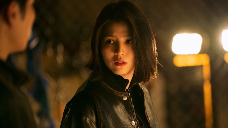 Yoon Ji-woo (Han So-hee) glances at her partner in a darkened room in My Name