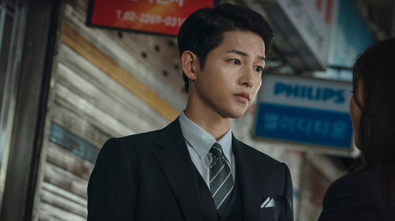 Vincenzo Cassano (Song Joong-ki) stares at a woman in Vincenzo