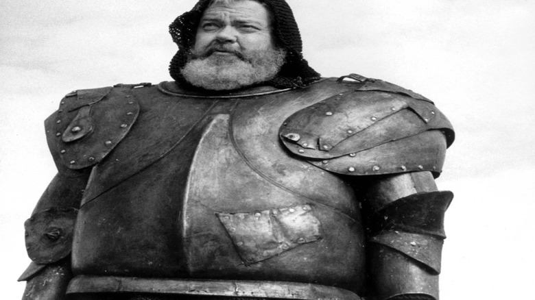 Falstaff (Orson Welles) in armor in Chimes at Midnight