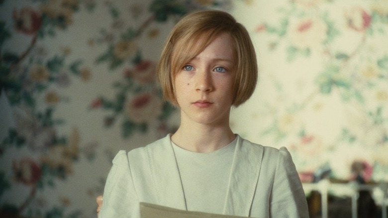 Young Saoirse Ronan with bobbed hair as Briony in Atonement