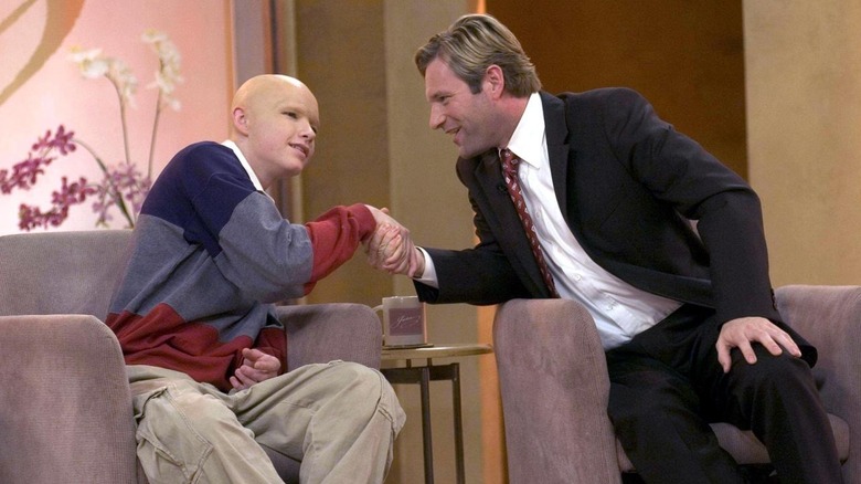 Robin Williger shakes Nick Naylor's hand on a talk show in Thank You For Smoking (2005)