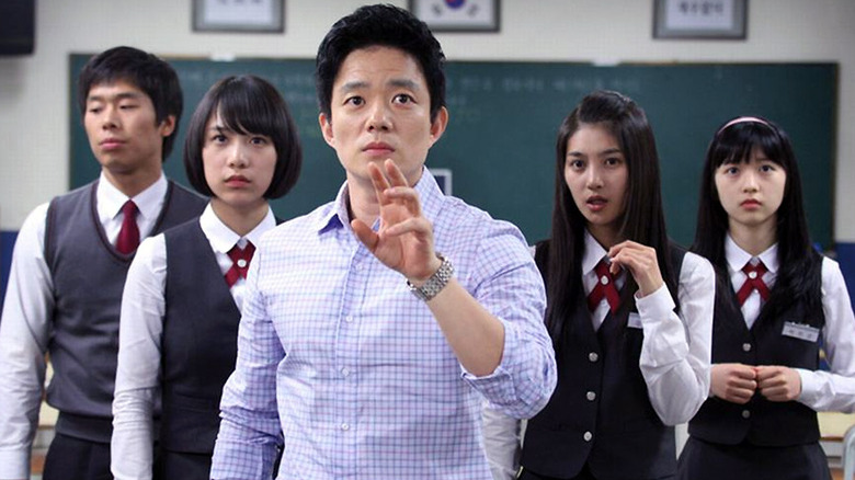 Hwang Chang-Wook (Lee Beom-soo) with students in Death Bell