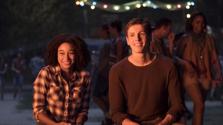 Ruby (Amandla Stenberg) and Liam (Harris Dickinson) smiling in The Darkest Minds