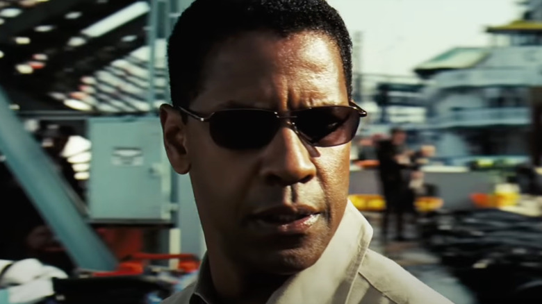 Denzel Washington as Doug Carlin surveys a crime scene in Déjà Vu