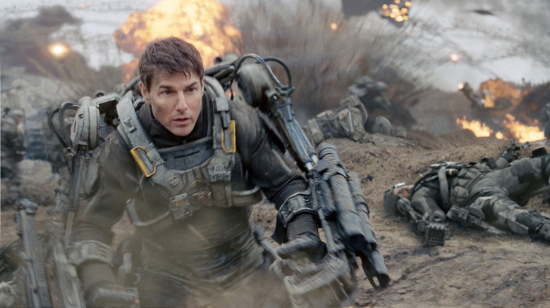 Tom Cruise running from aliens