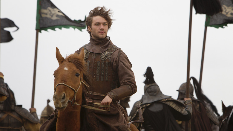 Lorenzo Richelmy as Marco Polo on horseback in Marco Polo