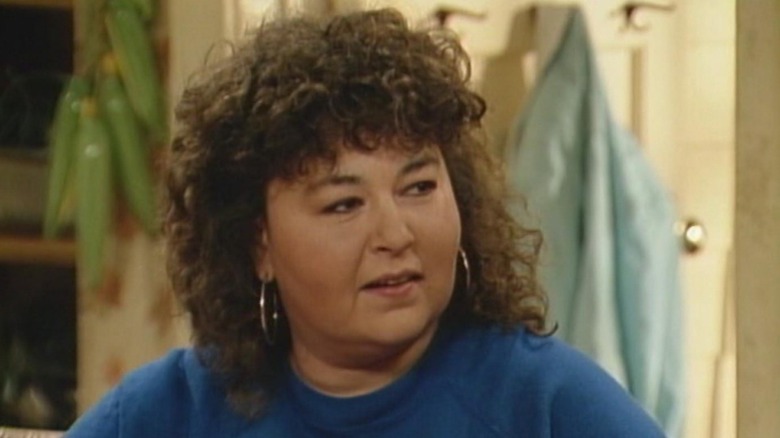 Roseanne Conner (Roseanne Barr) looks to her left on Roseanne