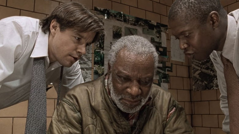 Kyle Secor as Tim Bayliss and Andre Braugher as Frank Pembleton interrogate a suspect in Homicide: Life on the Street