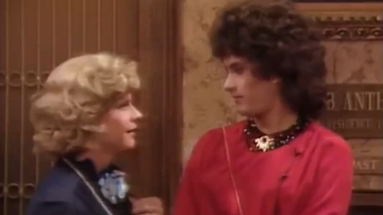 Kip (Tom Hanks) and Henry (Peter Scolari) dressed in drag on Bosom Buddies